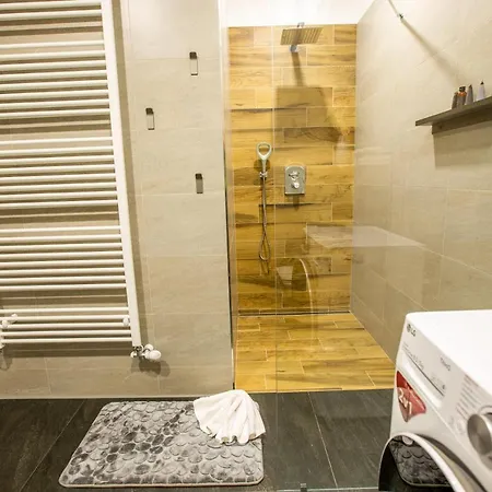 Lägenhet Apartman Dome B